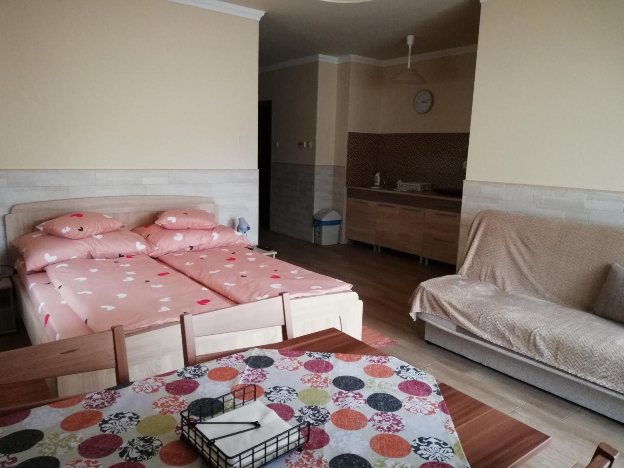 Imola Es Andrea Apartmanhaz 3 Hajduszoboszlo Exterior photo